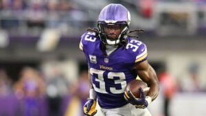 Report: Vikings RB Aaron Jones (knee) avoids critical damage