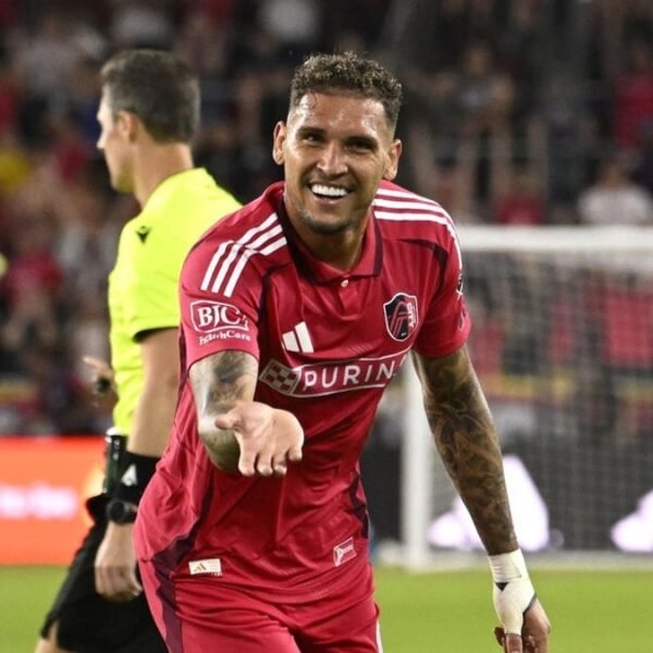 Unbeaten streak over, St. Louis out to dent RSL’s playoff hopes