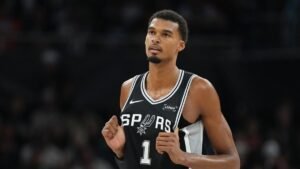 Spurs search first win in conflict vs. undermanned Mavericks
