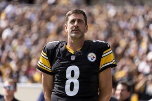 “Lack of aura is unreal” “3 turnovers incoming”: NFL followers mock Aaron Rodgers’ signature pregame outfit forward of TNF conflict vs. Browns