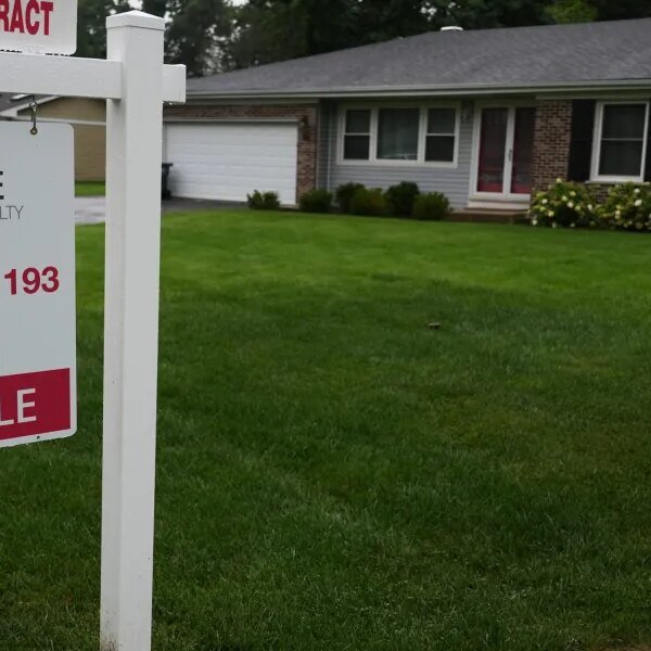 ‘A really powerful market’: U.S. dwelling gross sales fell 2.2% from final…
