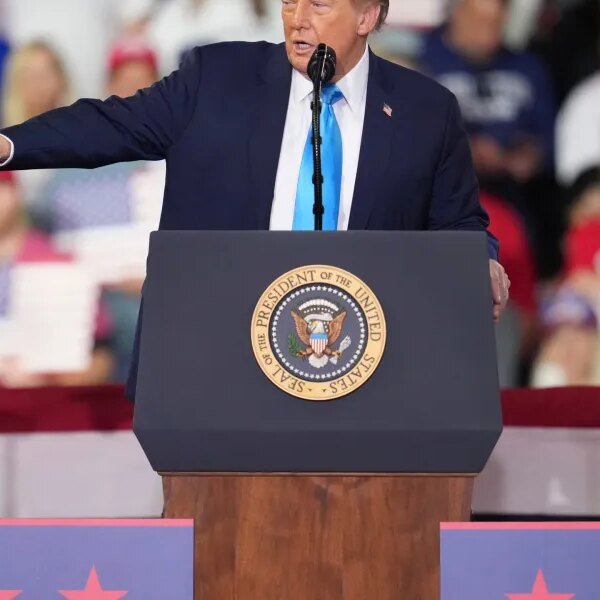 Trump boasts about his self-proclaimed energy and vows to revive a Kentucky…