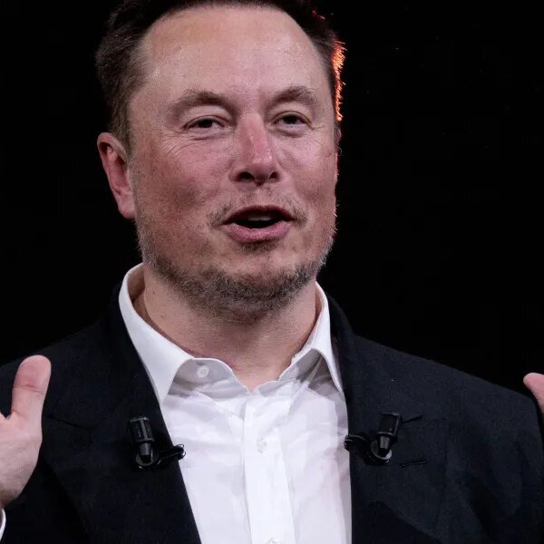 Elon Musk says Tesla and SpaceX are weighing a $3.5 trillion merger—with…