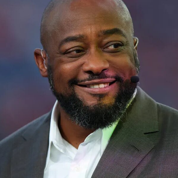 Warren Buffett watches YouTube, David Solomon DJs, and this former NFL coach…