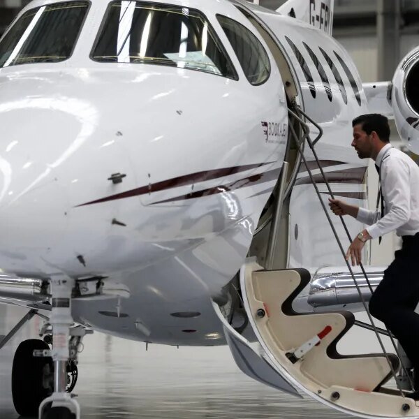 America’s $40 billion non-public jet growth is taking off. Taxpayers assist billionaires…