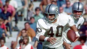 Raiders mourn Super Bowl champion Pete Banaszak, key determine in iconic ‘Holy Roller’ play