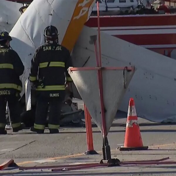 Cessna crashes into San Jose overpass on Capitol Expressway, 3 damage