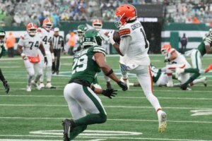 “Same guy who ended Nick Chubb’s career” “Needs to be suspended”: Fans rip “dirtiest player in the NFL” for knocking out KC Concepcion