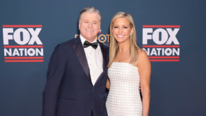 Ainsley Earhardt, Sean Hannity rejoice upcoming wedding ceremony surrounded by household and mates