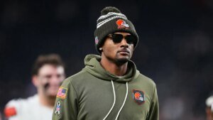 Al Michaels glosses over Deshaun Watson’s two dozen sexual misconduct lawsuits, calls them a ‘factor’