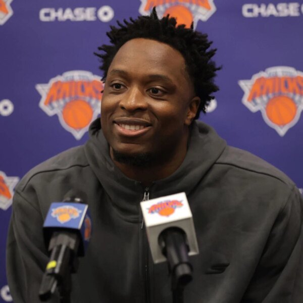 Mitchell Robinson In Splits As Ex-Knicks Reacts To OG Anunoby Allegedly Sliding…