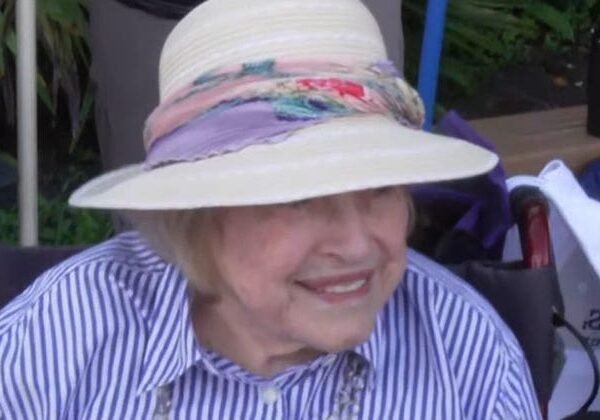 100 Year Old No Kings Protester Shows Up In Trump’s Back Yard&hellip;