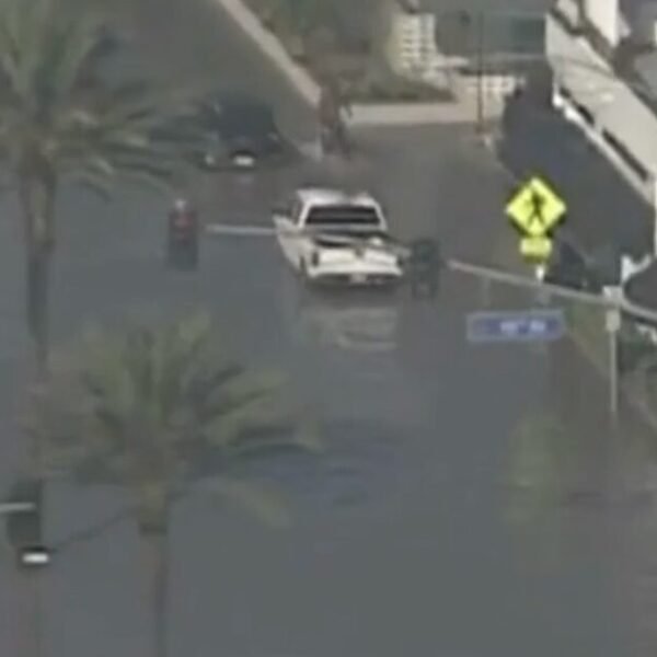 Ocean Water Floods Homes on Newport Beach’s Balboa Peninsula as Tropical Storm…
