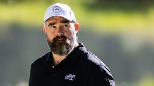 Jason Kelce’s Eagles-Jaguars broadcast exhibits why NFL cubicles might use extra offensive linemen