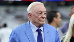 Jerry Jones slams desk after Dak Prescott throws important late interception in brutal Cowboys loss