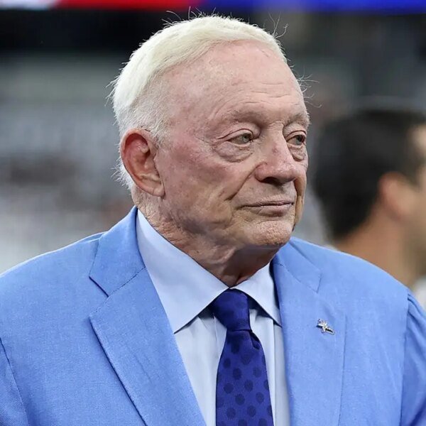 Jerry Jones slams desk after Dak Prescott throws important late interception in&hellip;