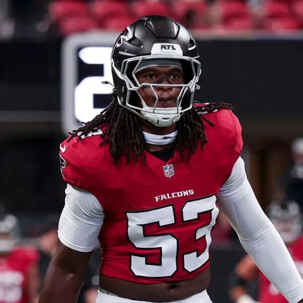Falcons rookie Kendal Daniels stretchered off area after helmet-to-knee collision in scary…