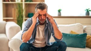 Neurologist warns data overload triggers ‘helicopter mind’ response