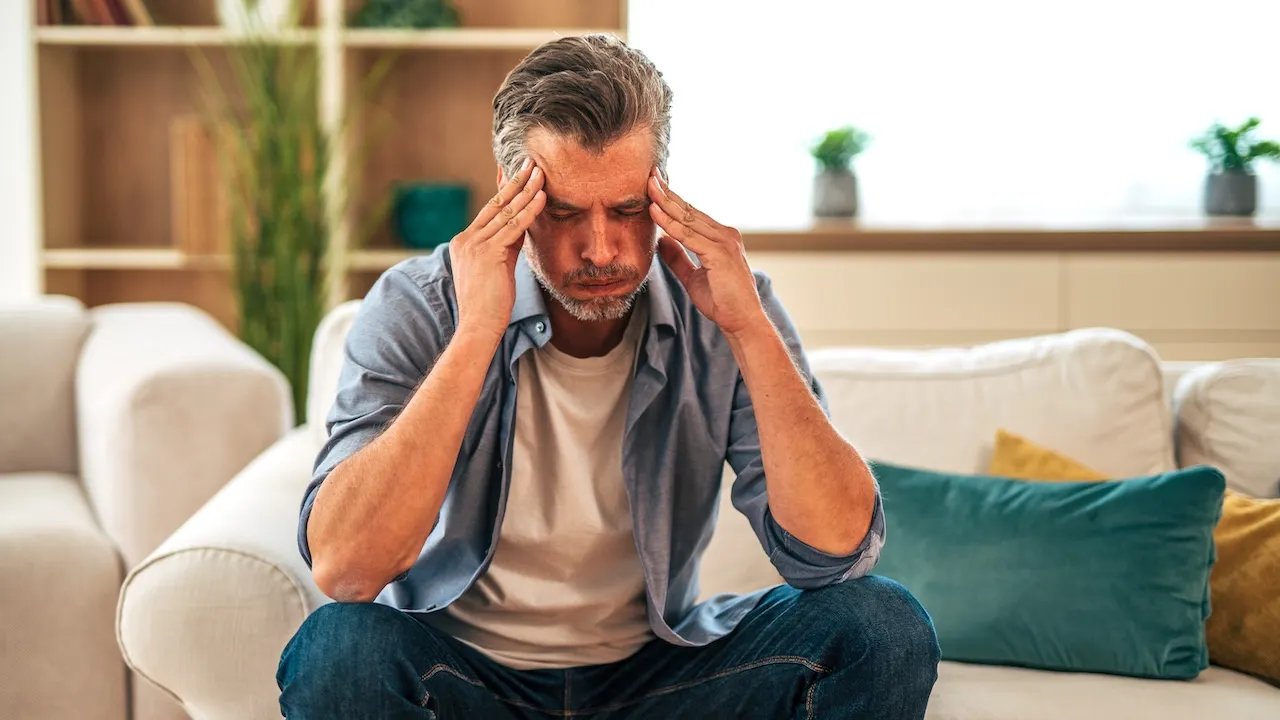 Neurologist warns data overload triggers ‘helicopter mind’ response
