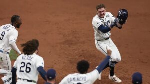 Rays keep alive in World Series, stroll off Brewers in thrilling extra-inning Game 4