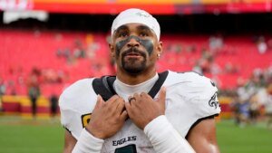 Eagles will carry again Jalen Hurts this season underneath one situation amid blood clot concern: report