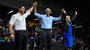 Obama campaigns for democratic socialists together with Zohran Mamdani