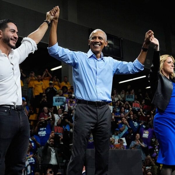 Obama campaigns for democratic socialists together with Zohran Mamdani