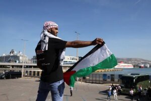 Dockworkers strike at 113 ports as communist teams again Gaza protest