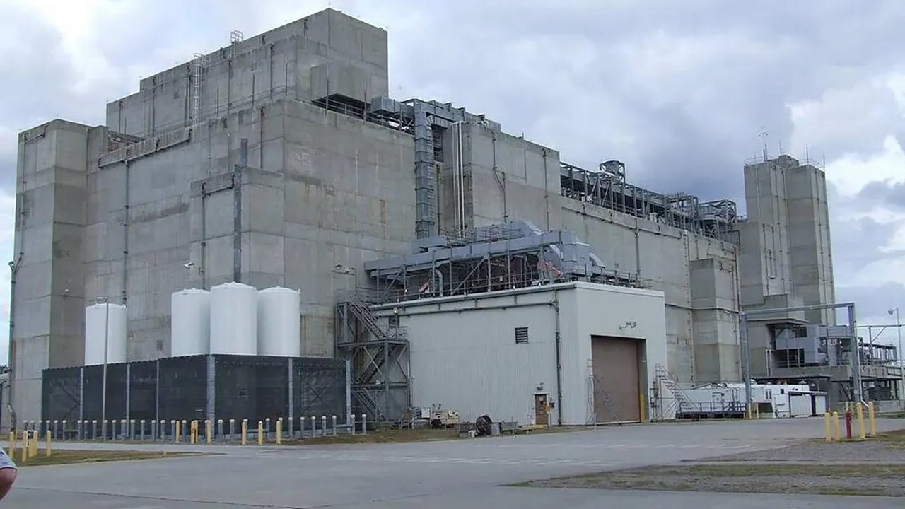 Fire at US nuclear web site triggers emergency response