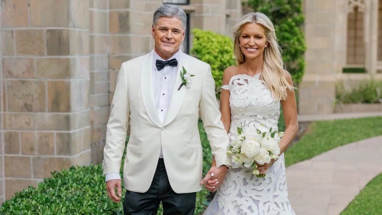 Ainsley Earhardt, Sean Hannity marry on the identical church the place they acquired engaged